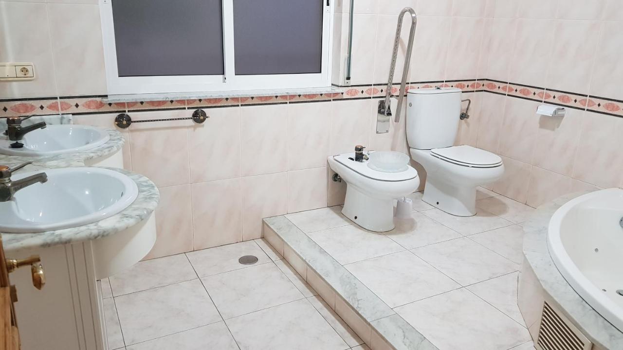 Apartamentos Shalom Ribadeo Luaran gambar